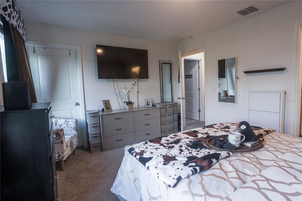 For Rent: $2,300 (3 beds, 2 baths, 1580 Square Feet)