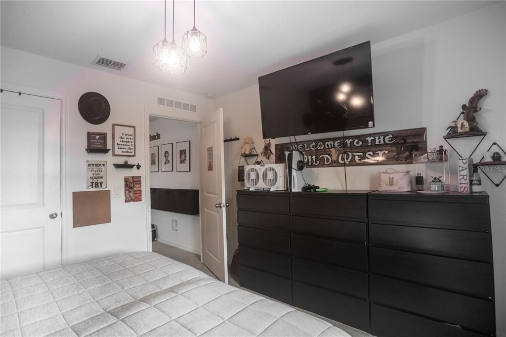 For Rent: $2,300 (3 beds, 2 baths, 1580 Square Feet)