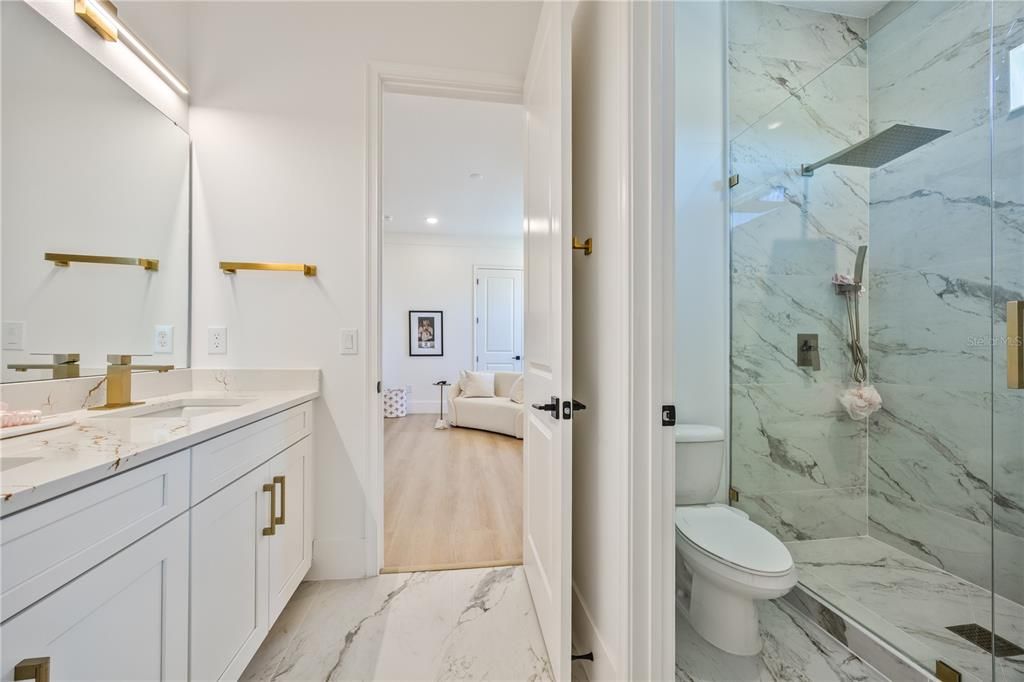 En Venta: $1,999,000 (6 camas, 5 baños, 5248 Pies cuadrados)