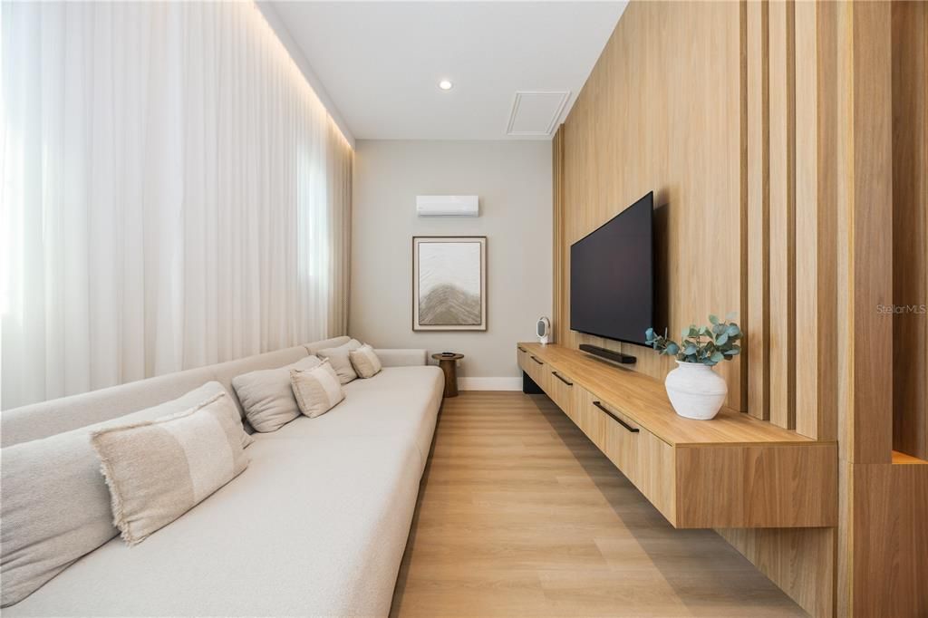 En Venta: $1,999,000 (6 camas, 5 baños, 5248 Pies cuadrados)