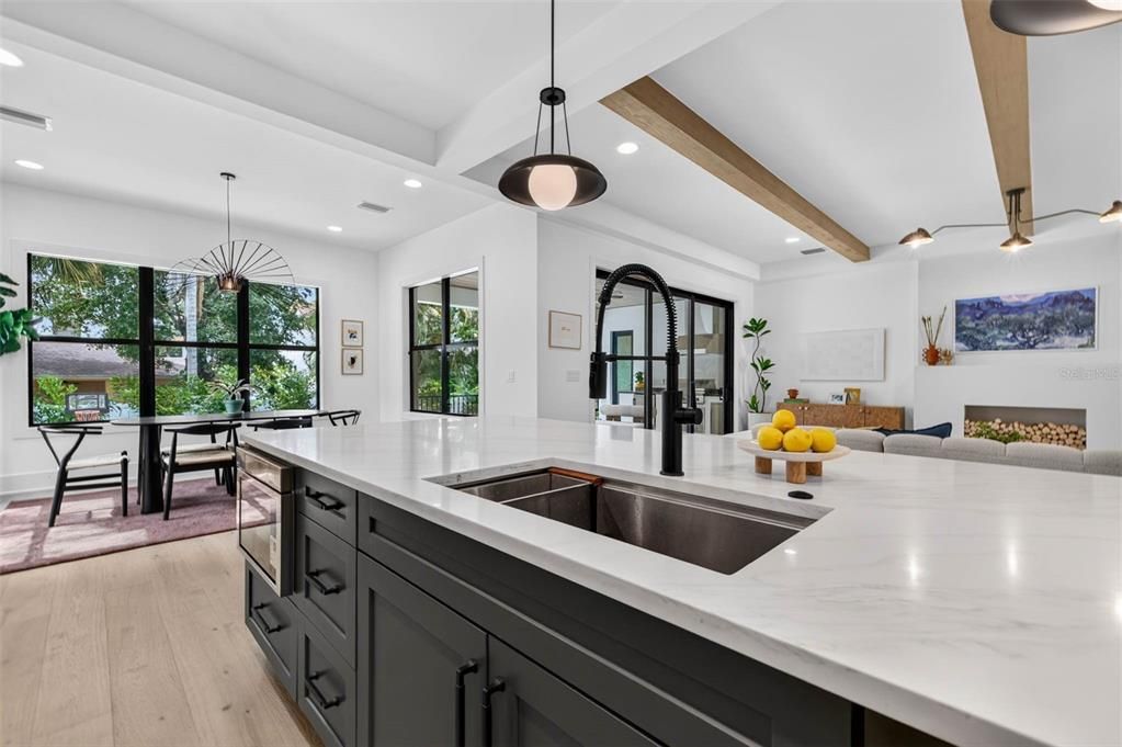 En Venta: $2,200,000 (5 camas, 4 baños, 4137 Pies cuadrados)