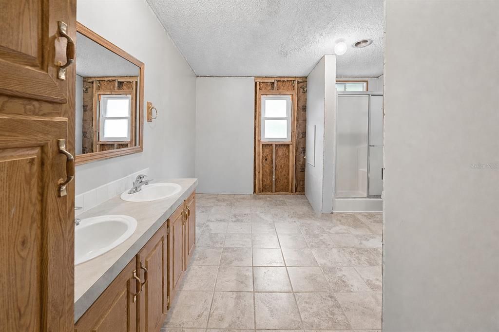 На продажу: $245,000 (3 спален, 2 ванн, 1566 Квадратных фут)