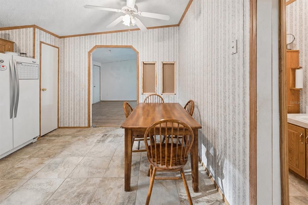 На продажу: $245,000 (3 спален, 2 ванн, 1566 Квадратных фут)