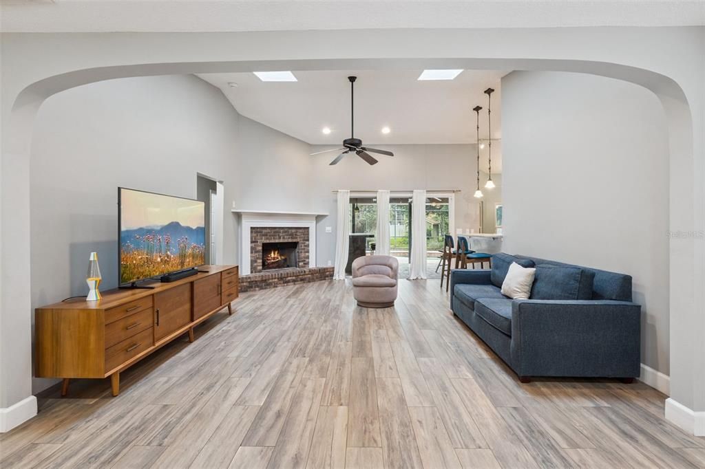 En Venta: $659,900 (3 camas, 2 baños, 2201 Pies cuadrados)