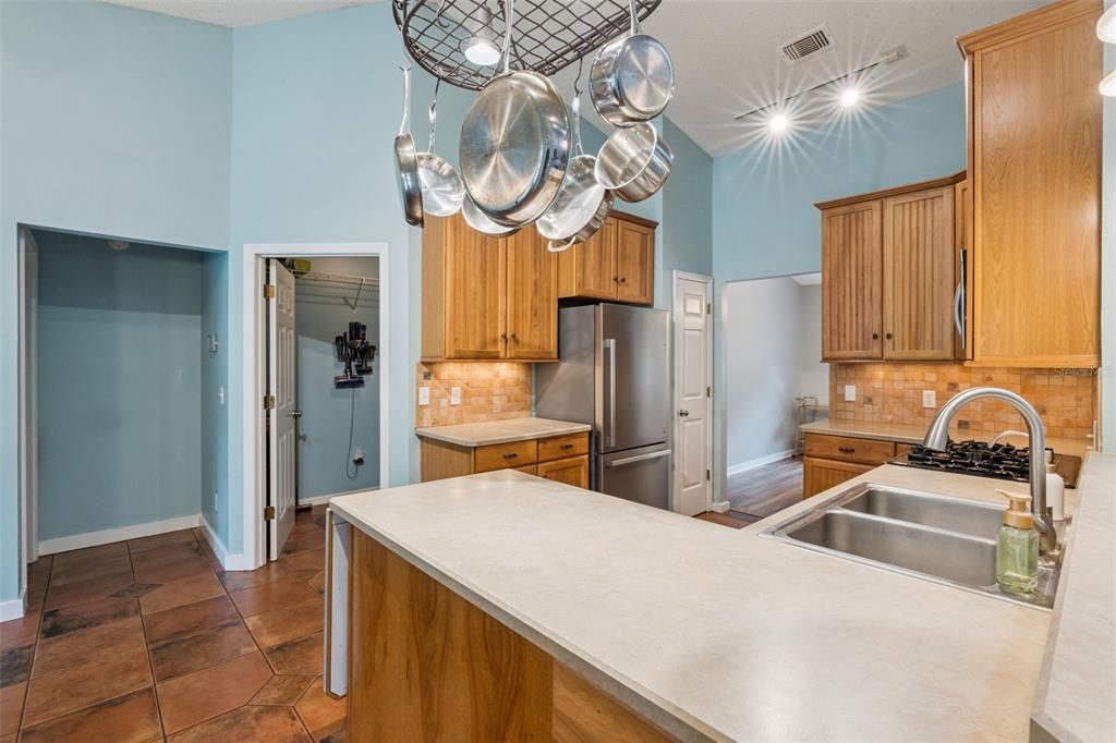 En Venta: $659,900 (3 camas, 2 baños, 2201 Pies cuadrados)