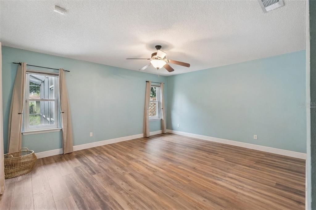 En Venta: $659,900 (3 camas, 2 baños, 2201 Pies cuadrados)