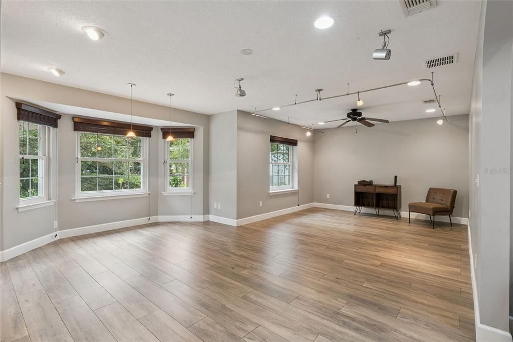 En Venta: $659,900 (3 camas, 2 baños, 2201 Pies cuadrados)