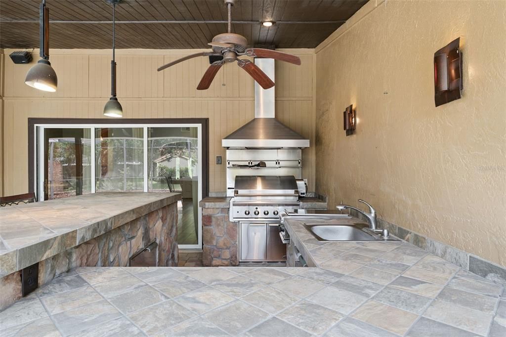 En Venta: $659,900 (3 camas, 2 baños, 2201 Pies cuadrados)