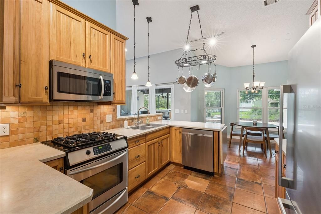 En Venta: $659,900 (3 camas, 2 baños, 2201 Pies cuadrados)