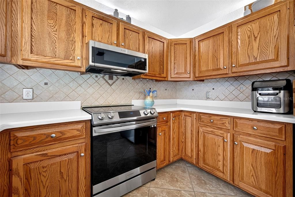 For Sale: $675,000 (4 beds, 2 baths, 2284 Square Feet)