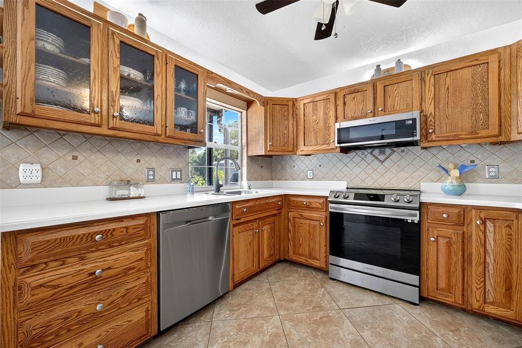 For Sale: $675,000 (4 beds, 2 baths, 2284 Square Feet)