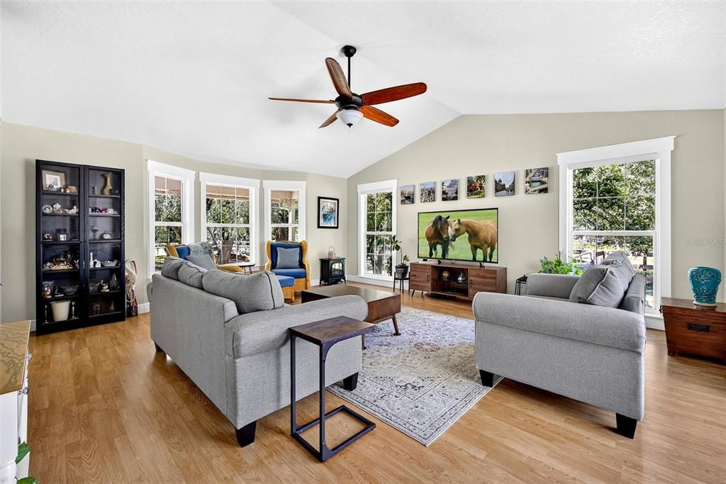 For Sale: $675,000 (4 beds, 2 baths, 2284 Square Feet)