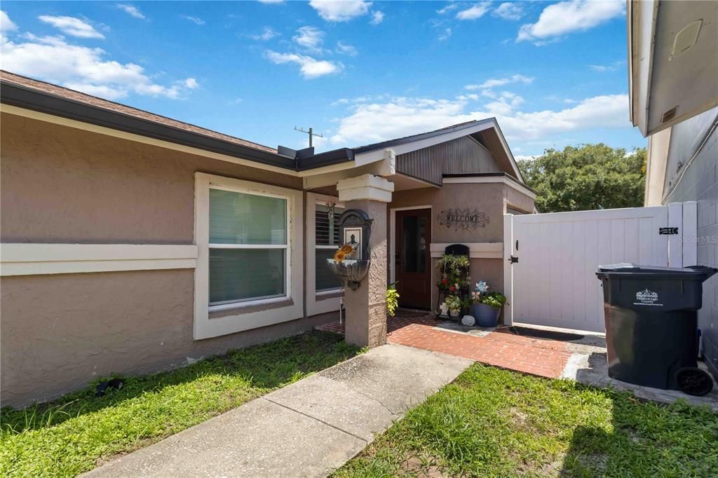 For Rent: $2,600 (3 beds, 2 baths, 1259 Square Feet)