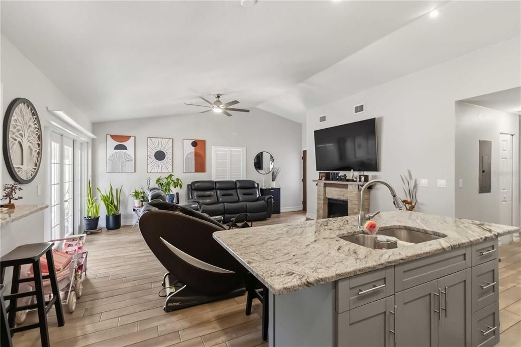 For Rent: $2,600 (3 beds, 2 baths, 1259 Square Feet)