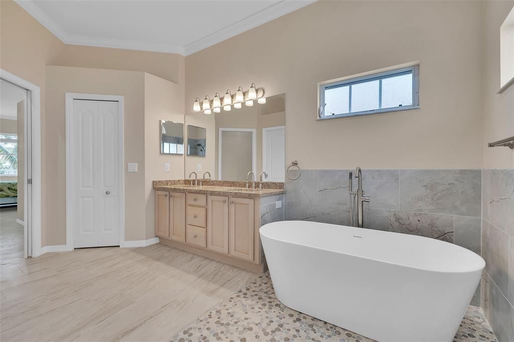 For Sale: $630,000 (4 beds, 2 baths, 2186 Square Feet)