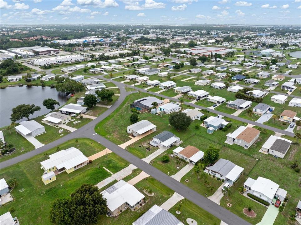 На продажу: $245,000 (3 спален, 2 ванн, 1218 Квадратных фут)