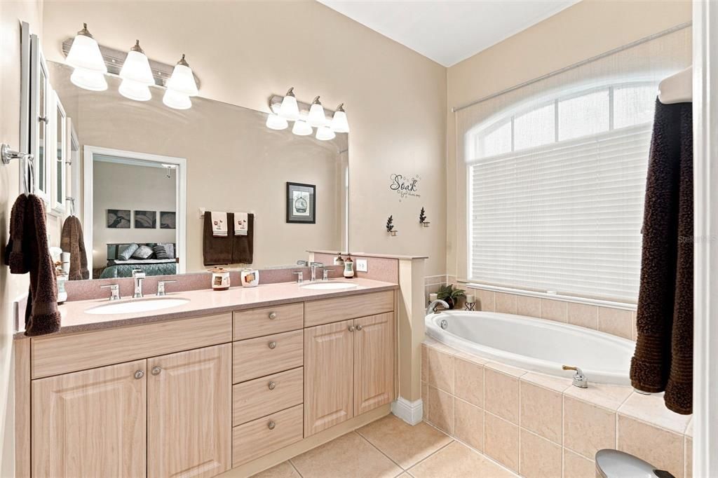 For Sale: $405,000 (3 beds, 2 baths, 1746 Square Feet)