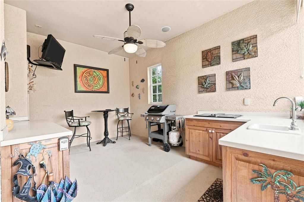 For Sale: $405,000 (3 beds, 2 baths, 1746 Square Feet)