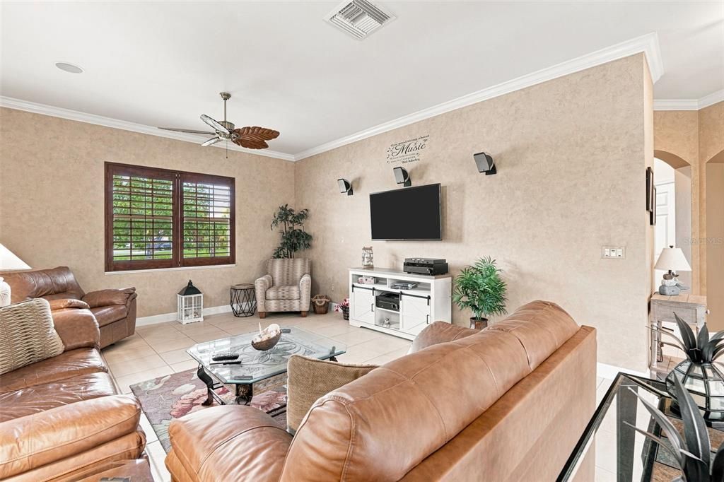 For Sale: $405,000 (3 beds, 2 baths, 1746 Square Feet)