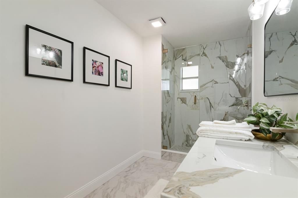 Activo con contrato: $456,900 (4 camas, 2 baños, 1644 Pies cuadrados)