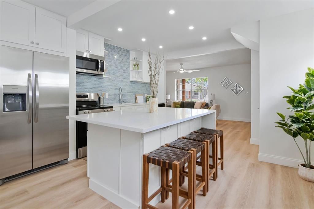 Activo con contrato: $456,900 (4 camas, 2 baños, 1644 Pies cuadrados)