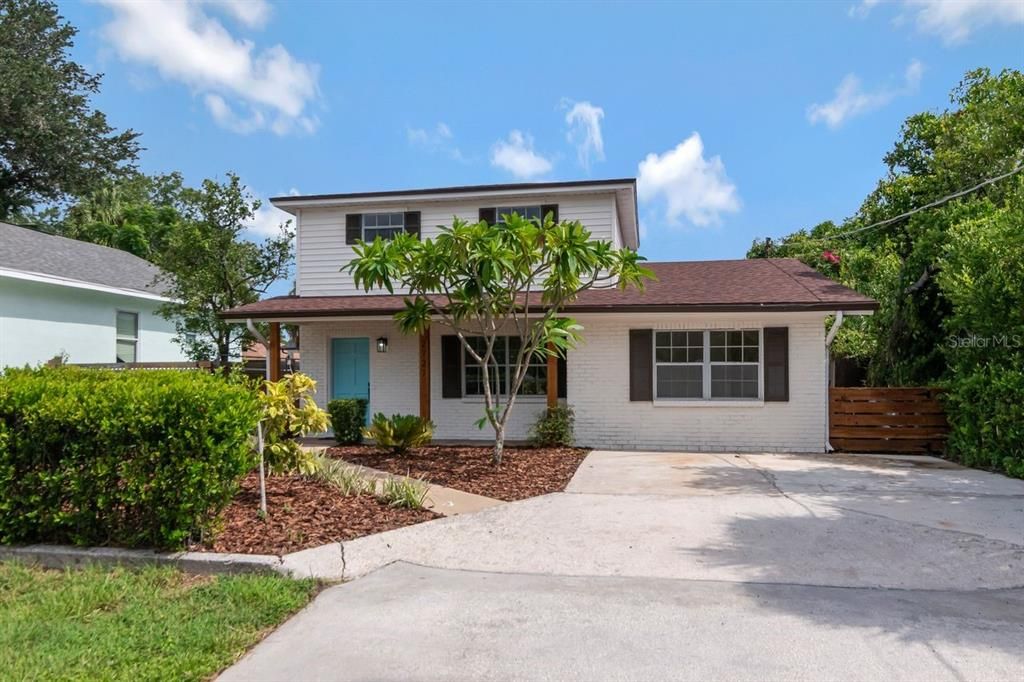 Activo con contrato: $456,900 (4 camas, 2 baños, 1644 Pies cuadrados)