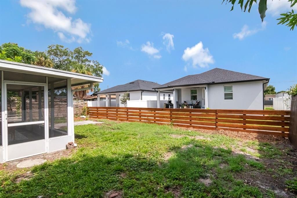Activo con contrato: $456,900 (4 camas, 2 baños, 1644 Pies cuadrados)