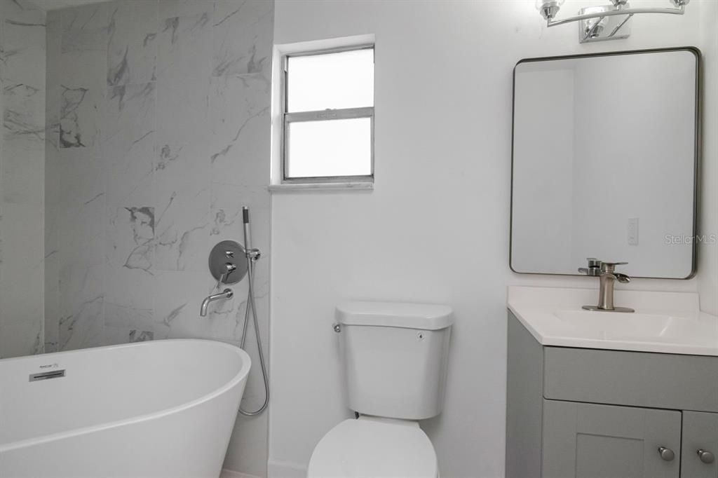 Activo con contrato: $456,900 (4 camas, 2 baños, 1644 Pies cuadrados)