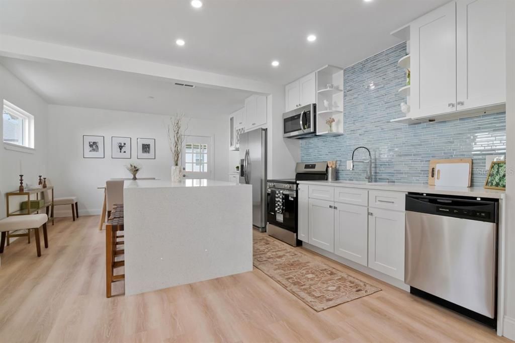 Activo con contrato: $456,900 (4 camas, 2 baños, 1644 Pies cuadrados)
