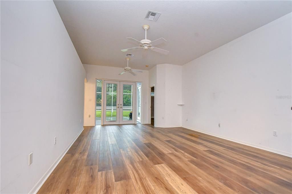 Active With Contract: $434,900 (4 beds, 2 baths, 2100 Square Feet)