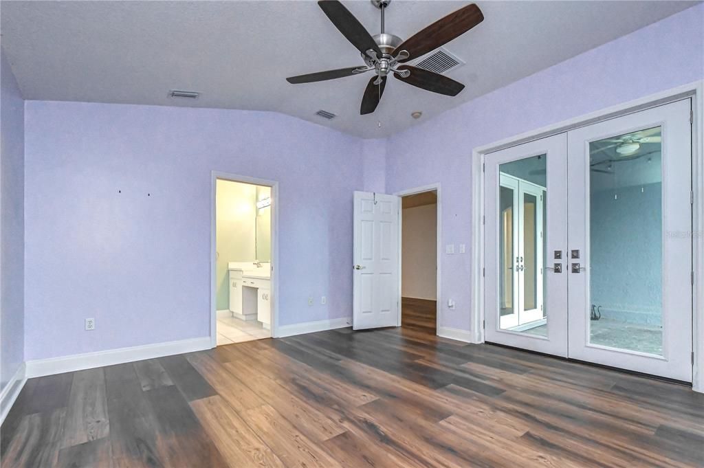 Active With Contract: $434,900 (4 beds, 2 baths, 2100 Square Feet)