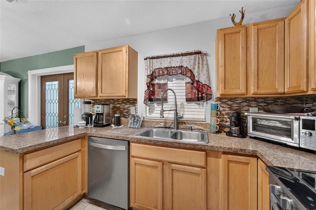 Active With Contract: $319,900 (4 beds, 2 baths, 1356 Square Feet)