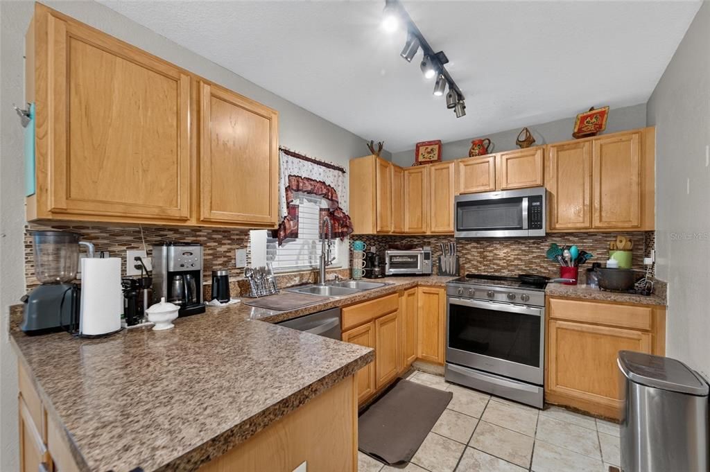 Active With Contract: $319,900 (4 beds, 2 baths, 1356 Square Feet)
