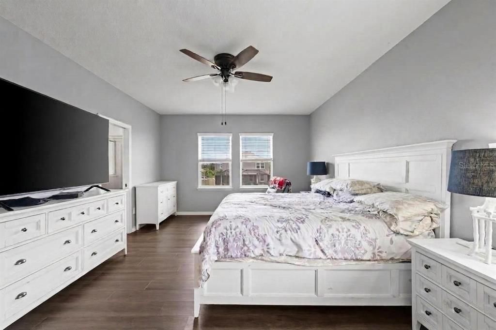 For Sale: $499,000 (5 beds, 3 baths, 2599 Square Feet)