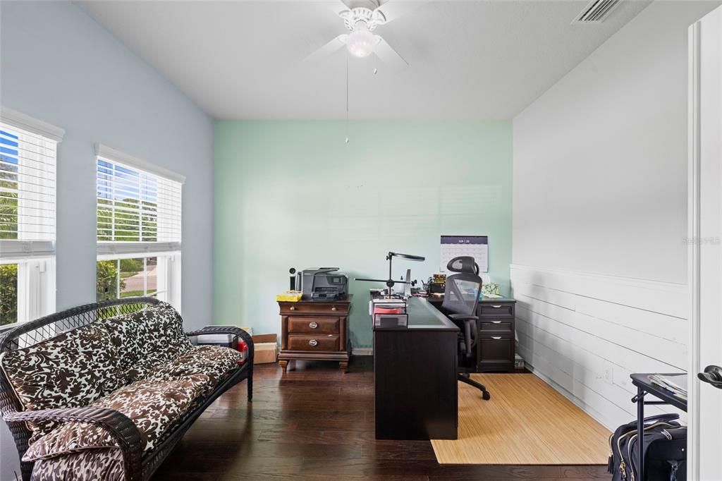 For Sale: $499,000 (5 beds, 3 baths, 2599 Square Feet)