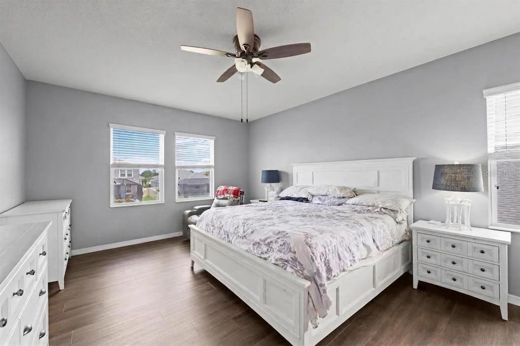 For Sale: $499,000 (5 beds, 3 baths, 2599 Square Feet)