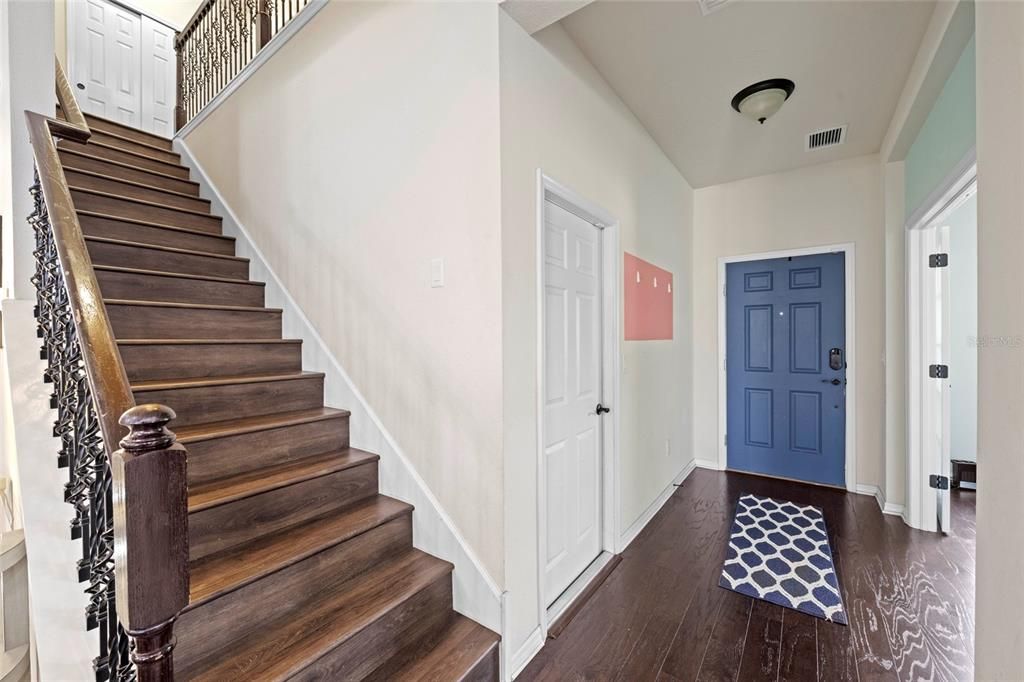 For Sale: $499,000 (5 beds, 3 baths, 2599 Square Feet)