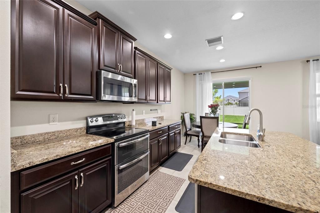 For Sale: $499,000 (5 beds, 3 baths, 2599 Square Feet)