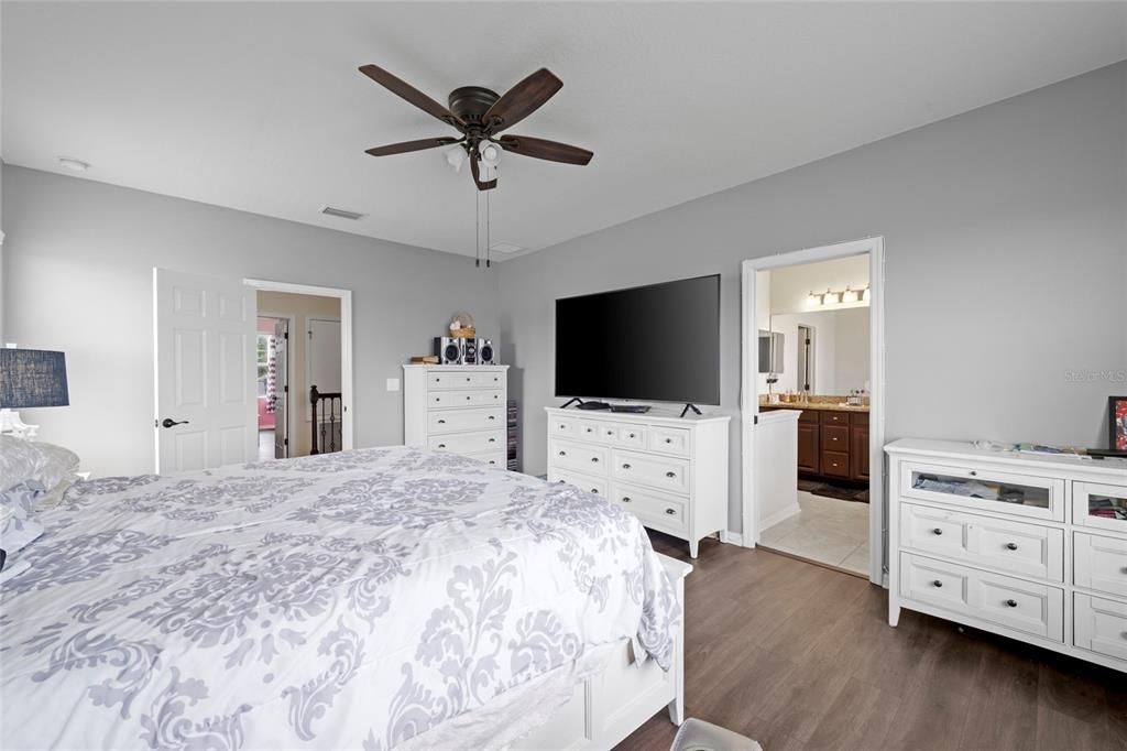 For Sale: $499,000 (5 beds, 3 baths, 2599 Square Feet)