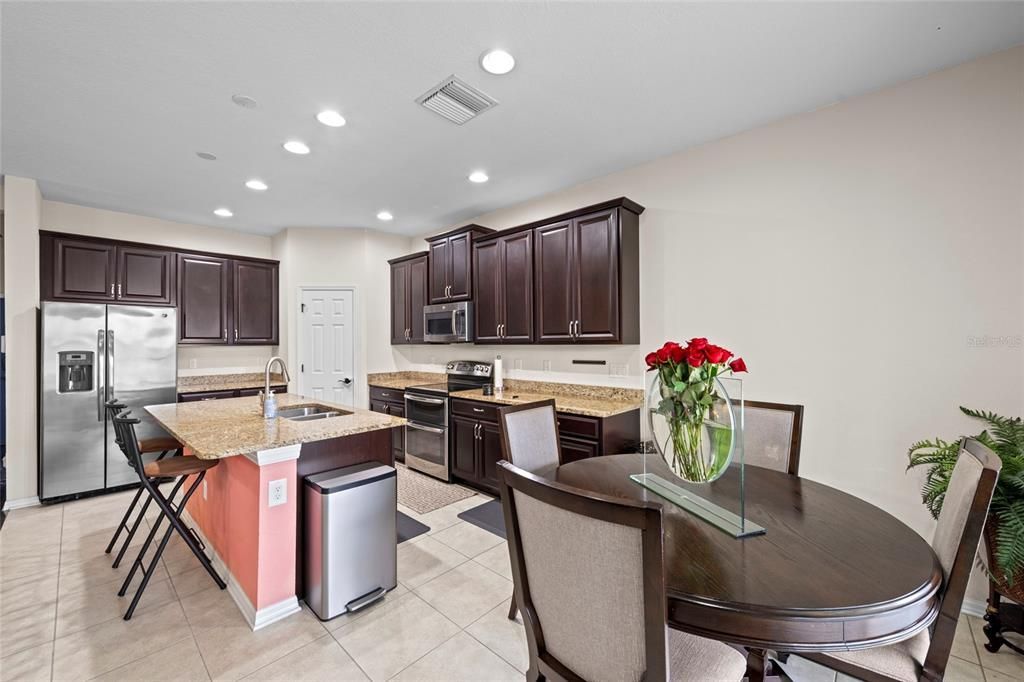 For Sale: $499,000 (5 beds, 3 baths, 2599 Square Feet)