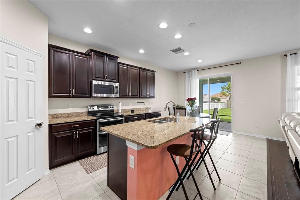For Sale: $499,000 (5 beds, 3 baths, 2599 Square Feet)