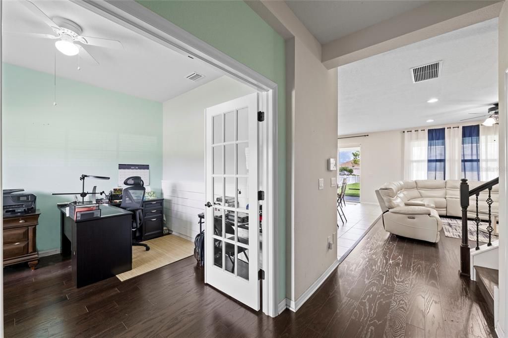 For Sale: $499,000 (5 beds, 3 baths, 2599 Square Feet)