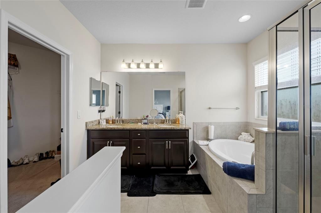 For Sale: $499,000 (5 beds, 3 baths, 2599 Square Feet)