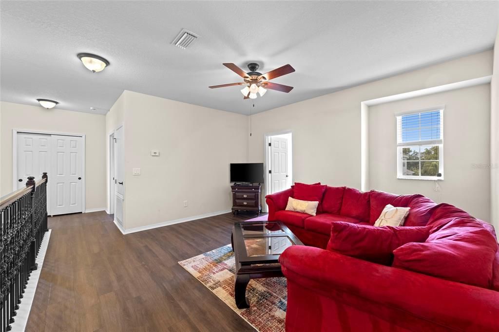For Sale: $499,000 (5 beds, 3 baths, 2599 Square Feet)