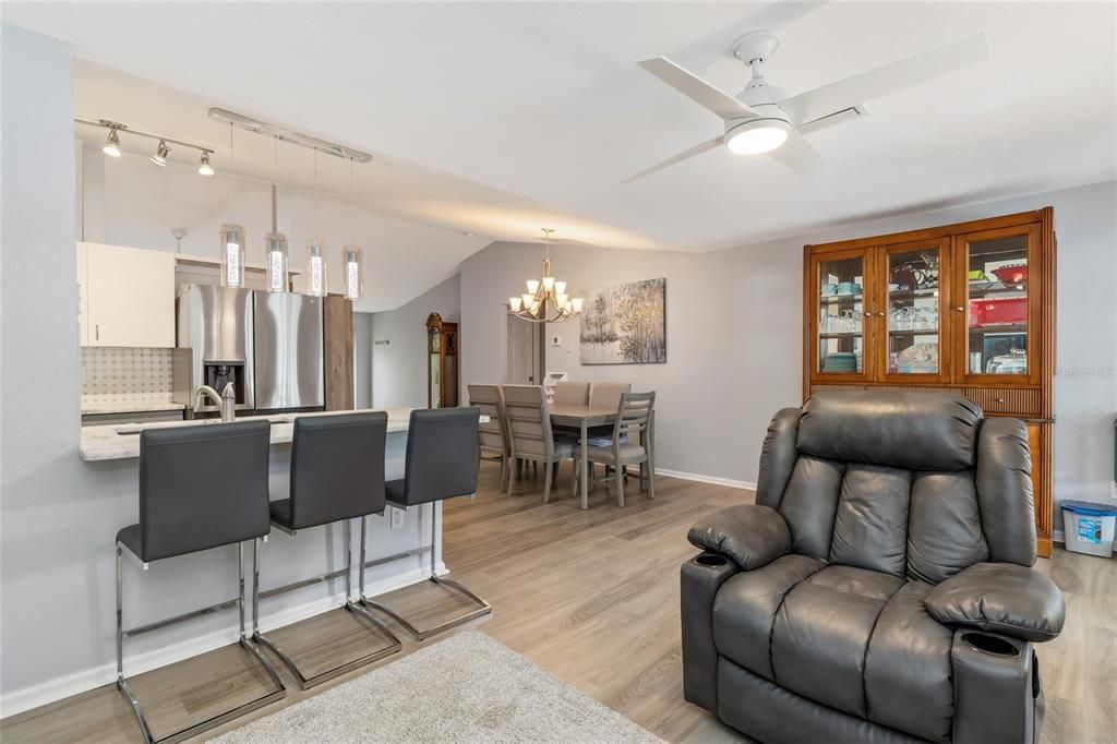 En Venta: $394,900 (3 camas, 2 baños, 1674 Pies cuadrados)