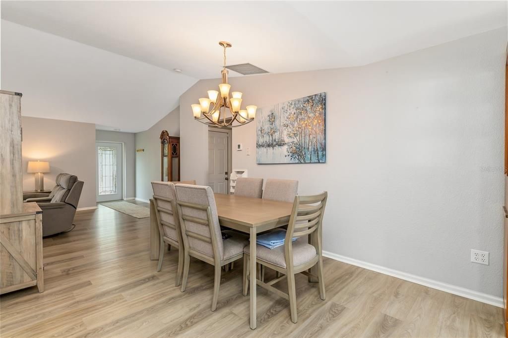En Venta: $394,900 (3 camas, 2 baños, 1674 Pies cuadrados)
