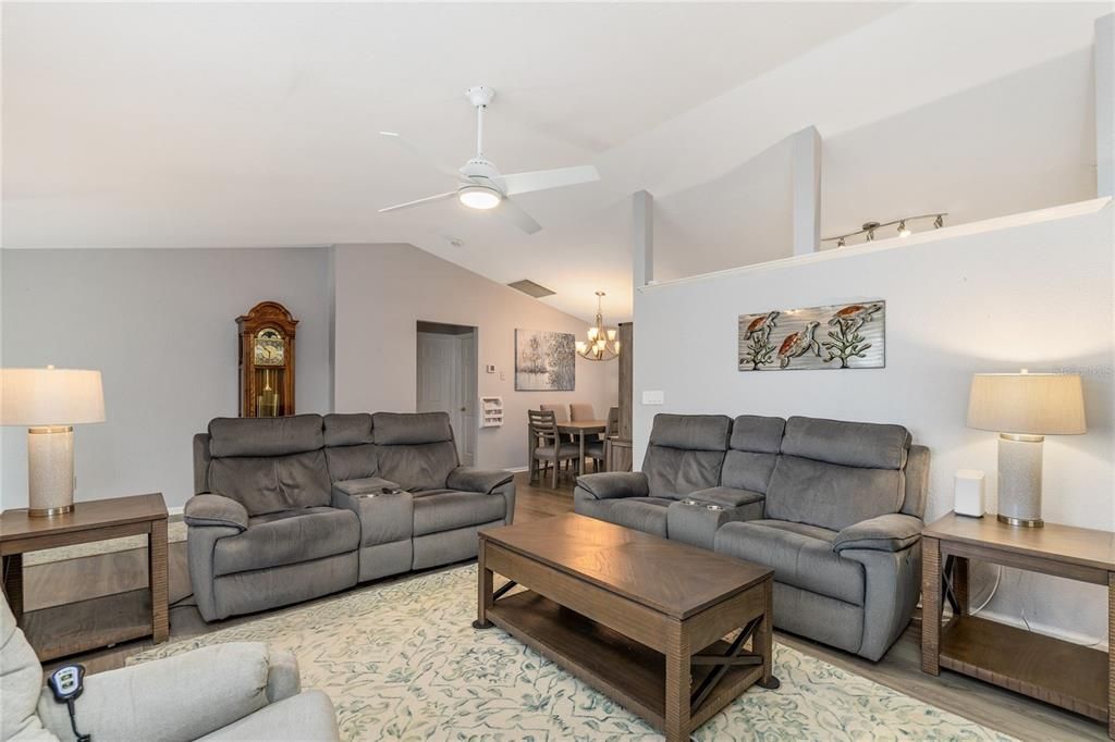 En Venta: $394,900 (3 camas, 2 baños, 1674 Pies cuadrados)