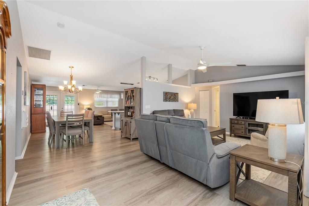 En Venta: $394,900 (3 camas, 2 baños, 1674 Pies cuadrados)