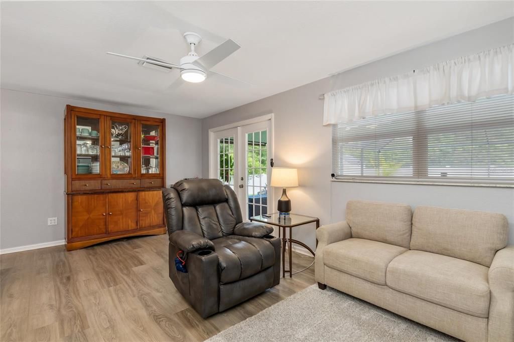 En Venta: $394,900 (3 camas, 2 baños, 1674 Pies cuadrados)