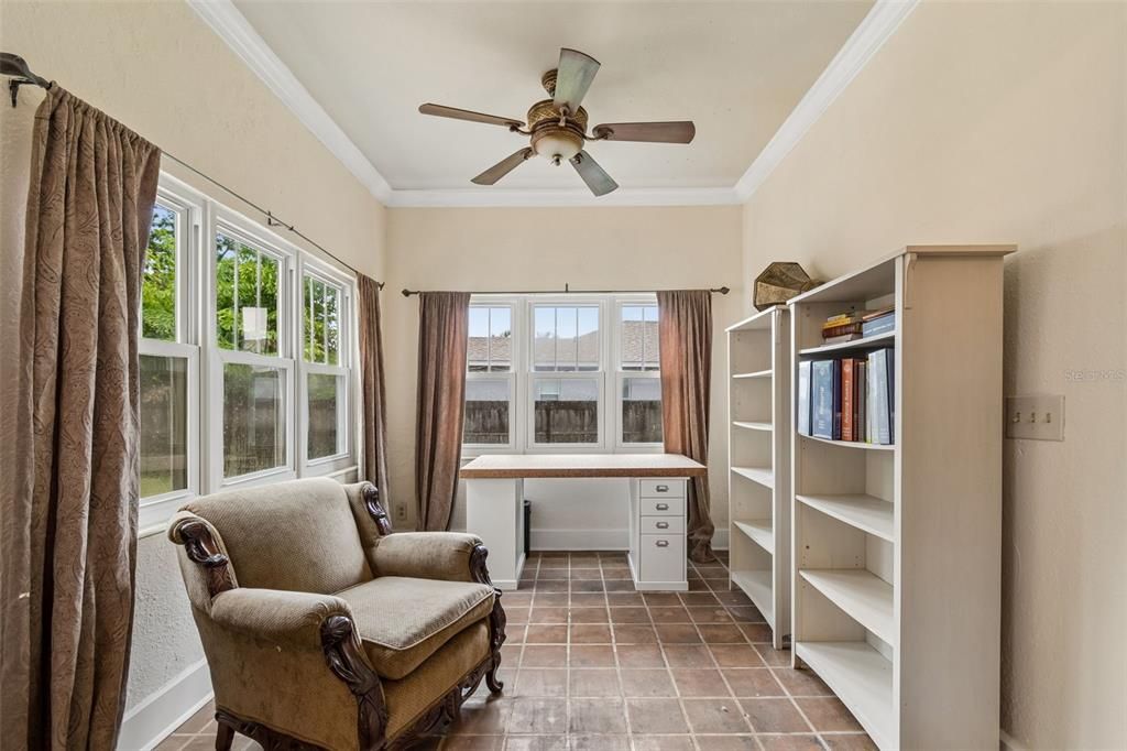 Activo con contrato: $649,000 (3 camas, 2 baños, 2351 Pies cuadrados)